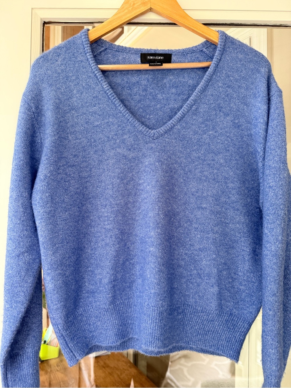 Karen Kane Heathered Periwinkle V-Neck Sweater SUPER SOFT! W/ White pants a “10!
